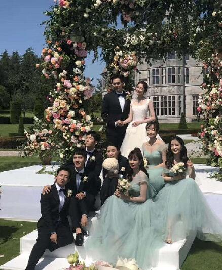 张若昀唐艺昕结婚 井柏然帮马思纯抢到捧花!