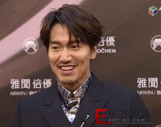 言承旭红毯造型吸晴 问及林志玲话题笑而不语