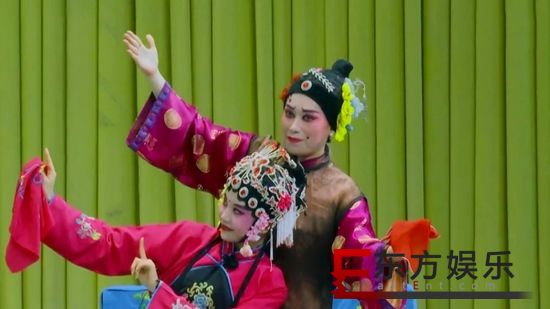 李紫莹《群演公社》学习茂腔 直面压力表现出色