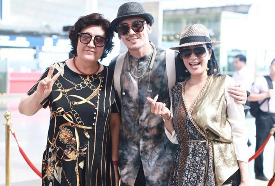 钟丽缇和婆婆似闺蜜 张伦硕春风得意一脸轻松!