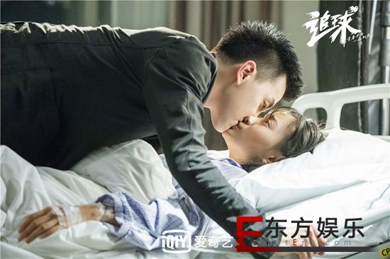 《追球》“磕糖”现场 李艺彤“御姐变软妹” 李汶翰坐稳“搞笑C位”