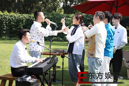 张晨光、范明《花样新世界》首次“触电”短视频 朱星杰助老艺术家欢乐嗨唱