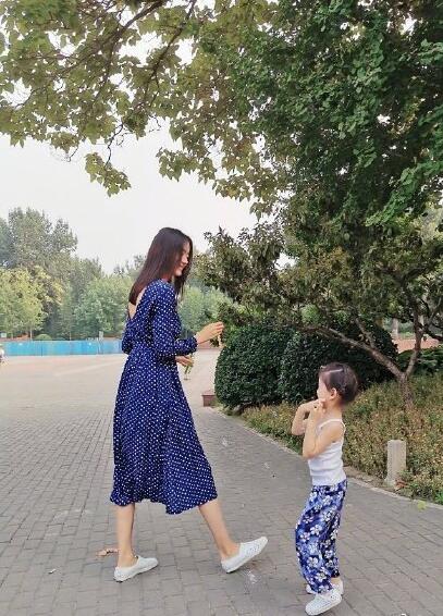 张梓琳3岁女儿身高 网友:基因赢在起跑线啊!