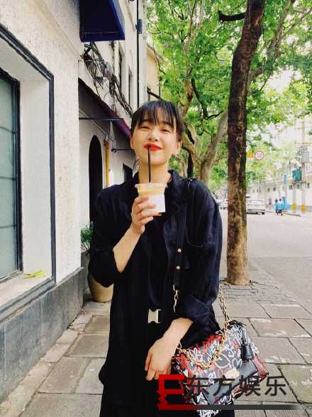 阚清子暗黑系穿搭少女感不再 网友:分手后真的成长了