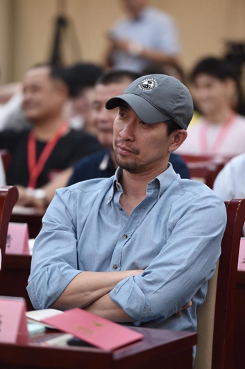 王千源回应高片酬风波:不需要靠演戏之外的事情成为热点!