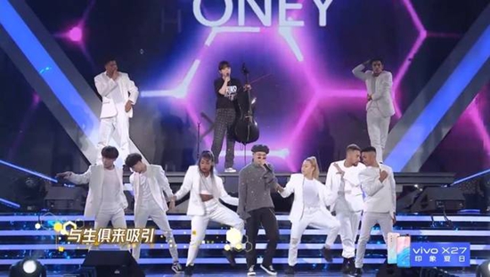 张艺兴欧阳娜娜《honey》惊艳 实力派偶像燃炸现场