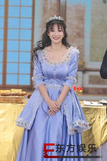 柳岩紫罗兰公主裙上演灰姑娘故事 夺冠晋级《跨界喜剧王》总决赛
