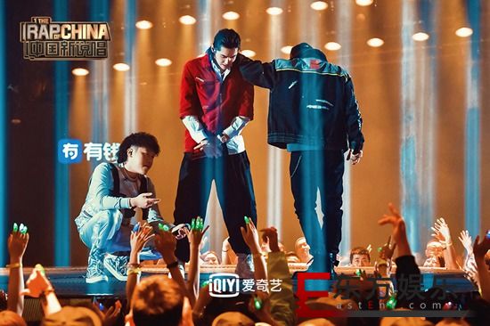 《中国新说唱》2019八强突围赛金曲再现 大傻蒙眼炸场杨和苏无缘八强