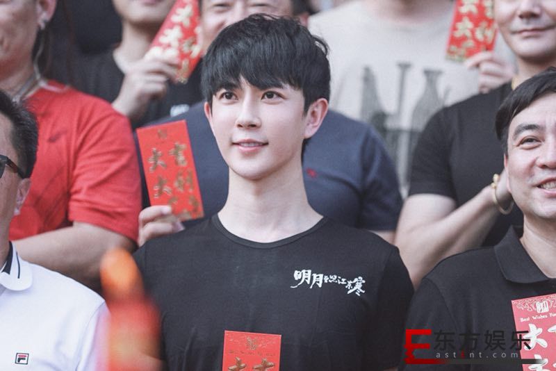 于朦胧《明月曾照江东寒》开机 挑战自我腹黑开撩