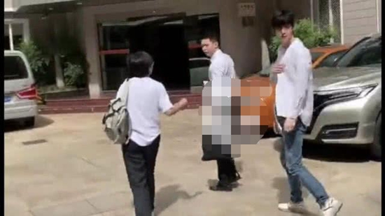 王喆现身公证处 王喆个人资料曝光