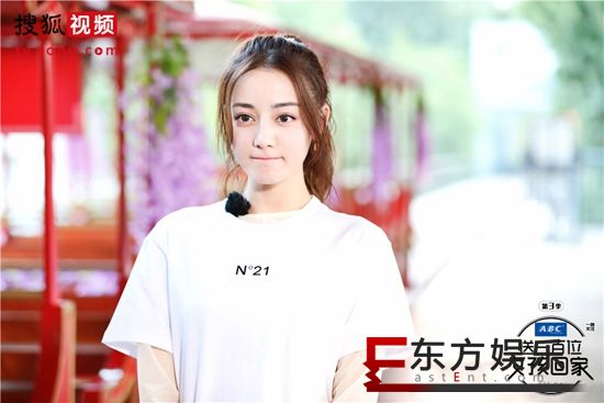 迪丽热巴《送一百位女孩回家》唱土味情歌 单曲循环魔音绕耳