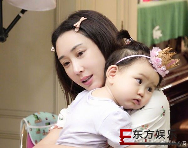 杜若溪晒女儿肉肉萌照“盼上学” 侧脸肉嘟嘟神似网红猫咪