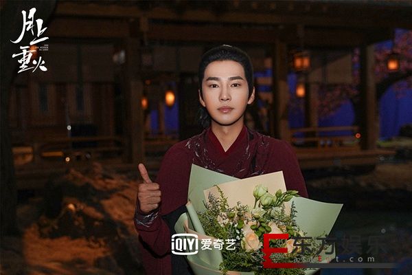 《月上重火》杀青曝新剧照 邹廷威神色隐忍引热议