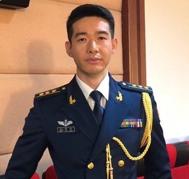 《空降利刃》将播 "伞兵老特"杨骏晋升“上校政委”