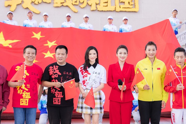 龚蓓苾出席电影《我和我的祖国》七城首映北京站 献礼新中国70周年华诞
