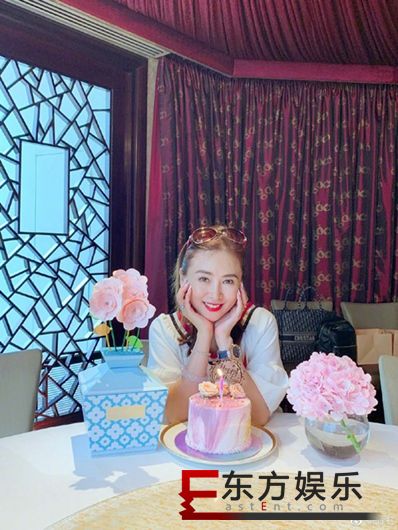 翁虹生日晒美图 自认还是青春美少女