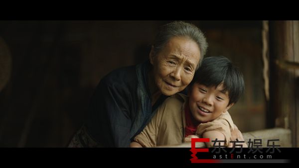 《上学谣》剧照曝光 卢思宇搭档吴彦姝上演祖孙情深