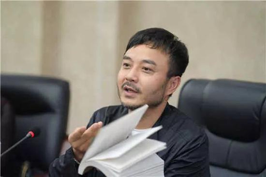 主持人汪涵赴任省监察委 还被颁发聘书