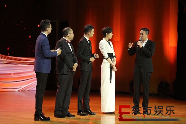 电影《我和我的祖国》全阵容盛典 张嘉译讲述“相遇”的历史瞬间