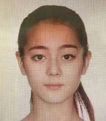 迪丽热巴早期证件照 五官精致立体满满胶原蛋白