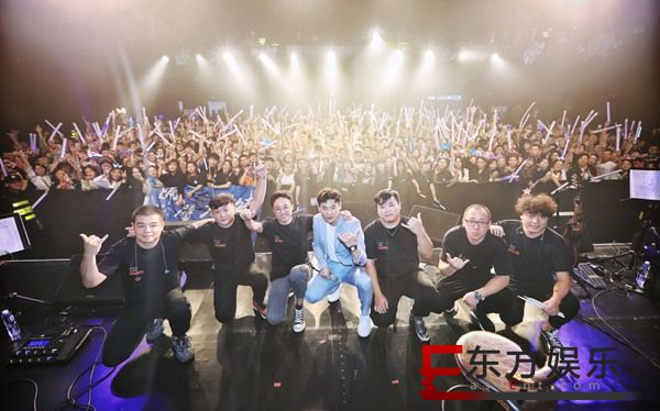 隔壁老樊巡回演唱会上海开唱   实力现场掀起合唱热潮