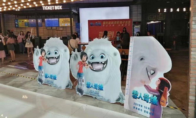 《雪人奇缘》开启40城超前观影 雪人大毛卖萌圈粉全国观众
