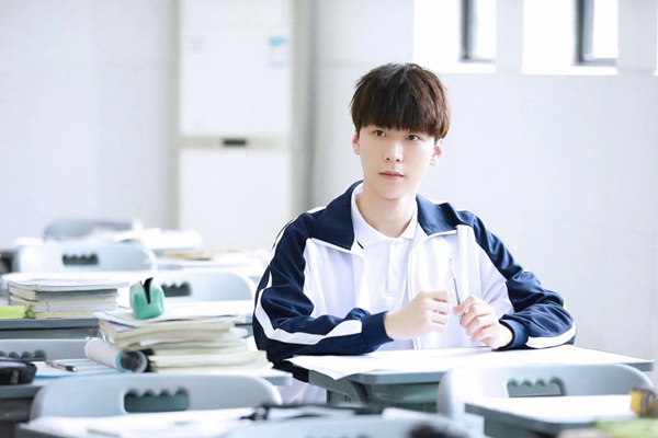 王博文《初恋那件小事》开播 这样的学长你们get到了吗