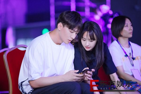 《女儿2》郑爽长腿细腰超吸睛 带张恒跳逗趣十足