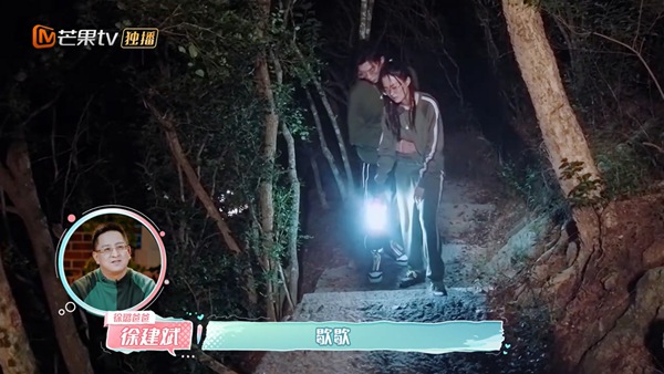 《女儿2》徐璐张铭恩登山看日出 34度高温穿加绒卫衣引惊叹