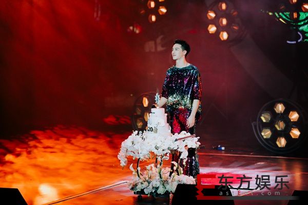 李予萌解读许魏洲“白色时区”演唱会创意:许魏洲是旅行引导者