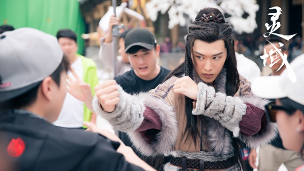 《灵域》发布范丞丞“新手演员”个人特辑 高燃呈现“少年英雄”