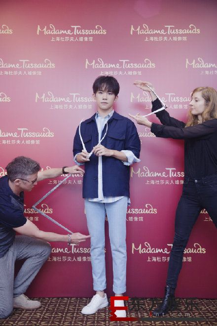 易烊千玺第二座蜡像 以“小北”形象入驻上海杜莎夫人蜡像馆