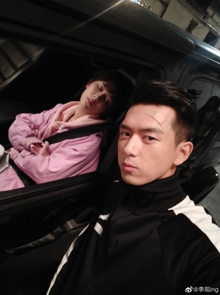 李现为杨紫庆生 童颜夫妇久违同框!