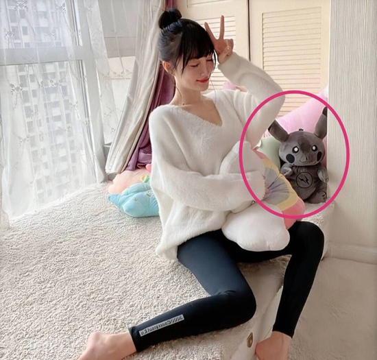 李小璐晒皮卡丘照片 与pgone在一起实锤再次曝光