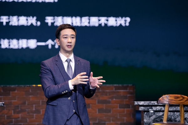 王自健《一本好书》详解“双11”怪诞行为,观众抱怨“应该早点播”