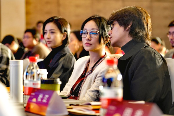 周迅陈坤出席 “中国电影新力量论坛” 倡导“提高审美、培育新人”