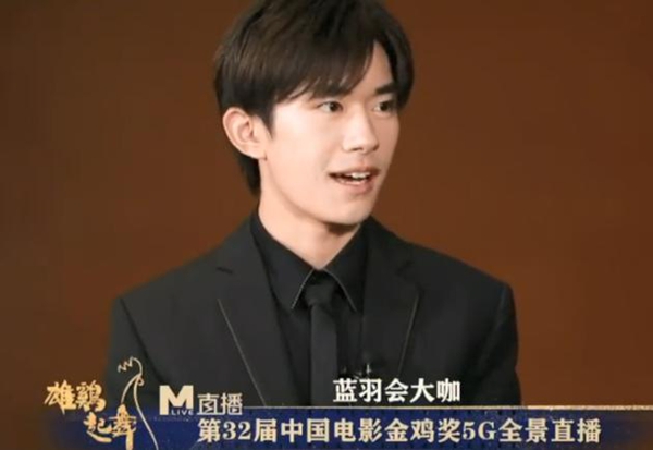 易烊千玺被陈坤锤了一下 自曝被陈坤夸赞演技好!