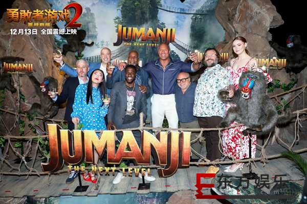 《勇敢者游戏2:再战巅峰》强森亮相墨西哥红毯 口碑解禁媒体盛赞