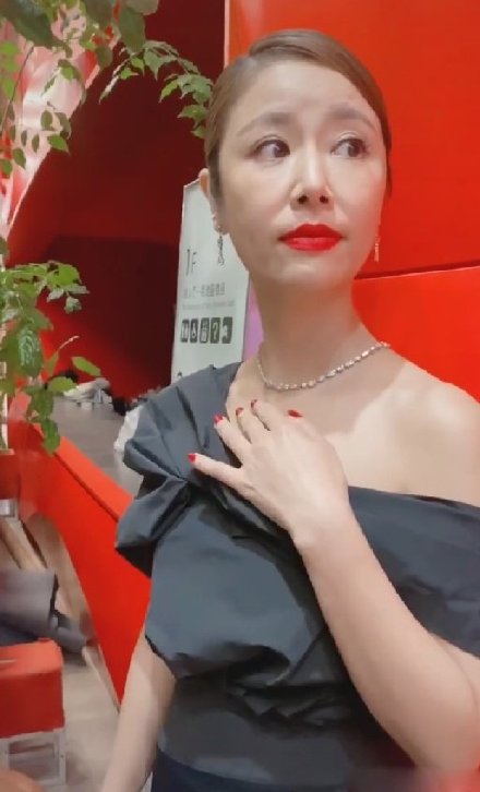 43岁林心如生图 精神尚佳法令纹明星!