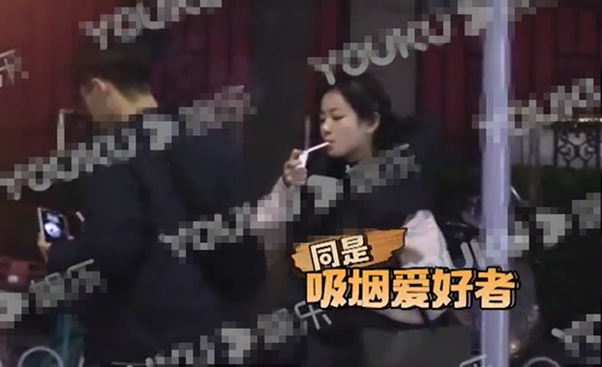 “英子”李庚希抽烟被拍 乱扔烟头毫不在意!