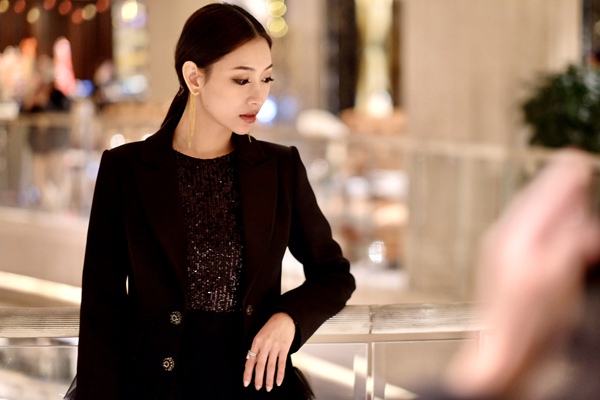 温雅昆凌活动同台 娱乐圈少女“妈妈”们太养眼了吧
