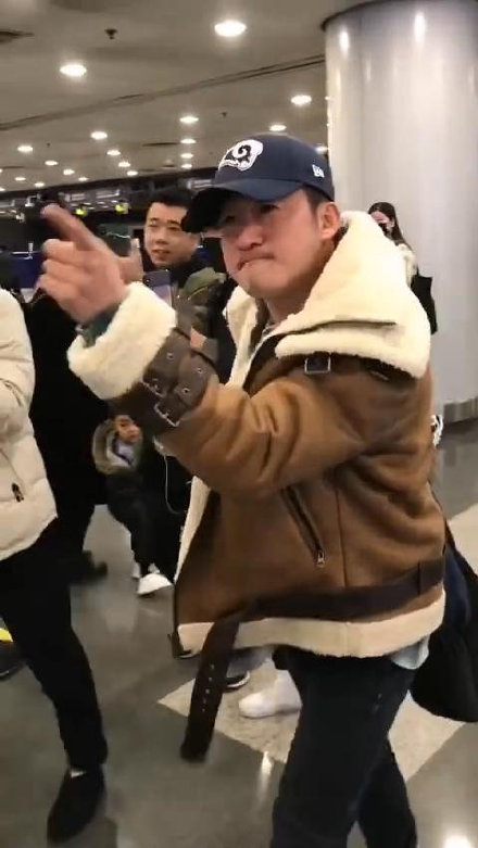 吴京斥机场跟拍者 霸气直言真刚!