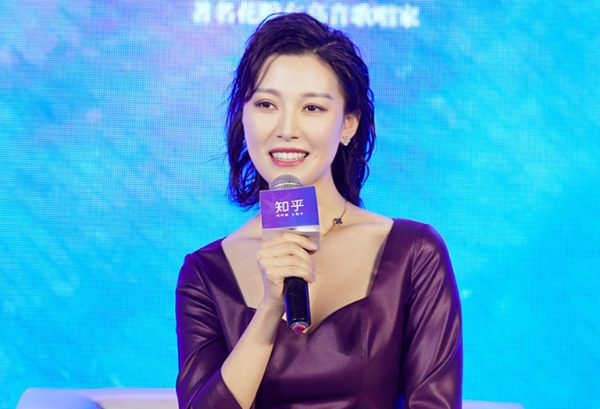 常思思出席知乎女性双创峰会:专注舞台,创新音乐