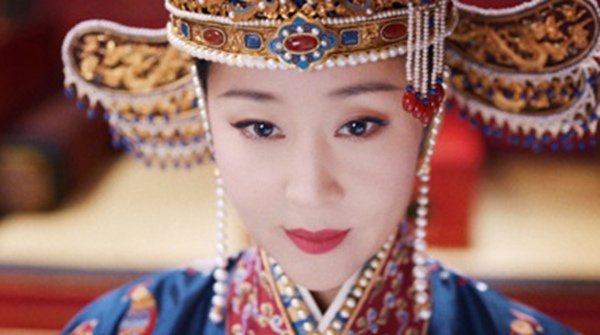 《鹤唳华亭》贵妃升皇后 苗圃盛装华服尽显端庄
