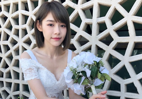 宅男女神林明祯首披婚纱 粉丝刷屏:S型身材终于藏不住了