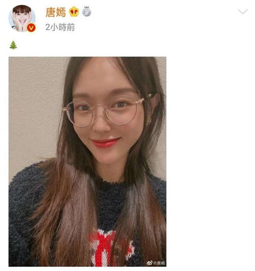 唐嫣圣诞节自拍 笑容甜美气色好!