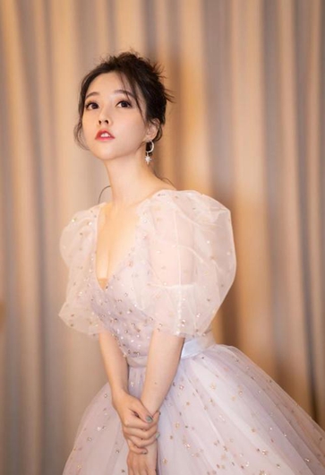 冯提莫回应签约:和B站是双向选择!