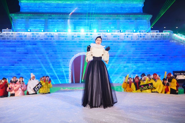 马苏献唱2020环球跨年冰雪盛典 以歌声致敬乡情温暖跨年