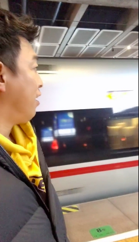 黄晓明“开高铁”接黄渤 互喷对方不靠谱