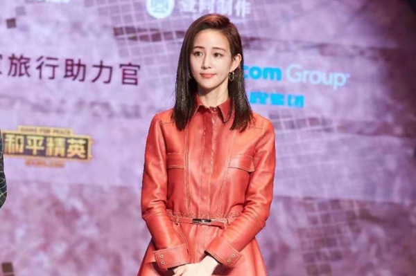 网剧《唐人街探案》见面会 张钧甯尽显酷飒御姐范儿